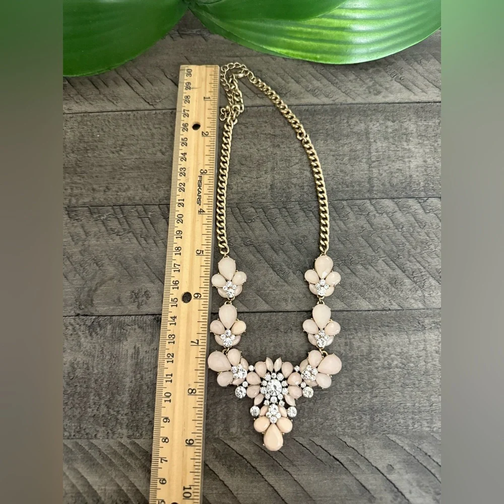 Elegant Gold and Pink Floral Necklace - Picture 5 of 9